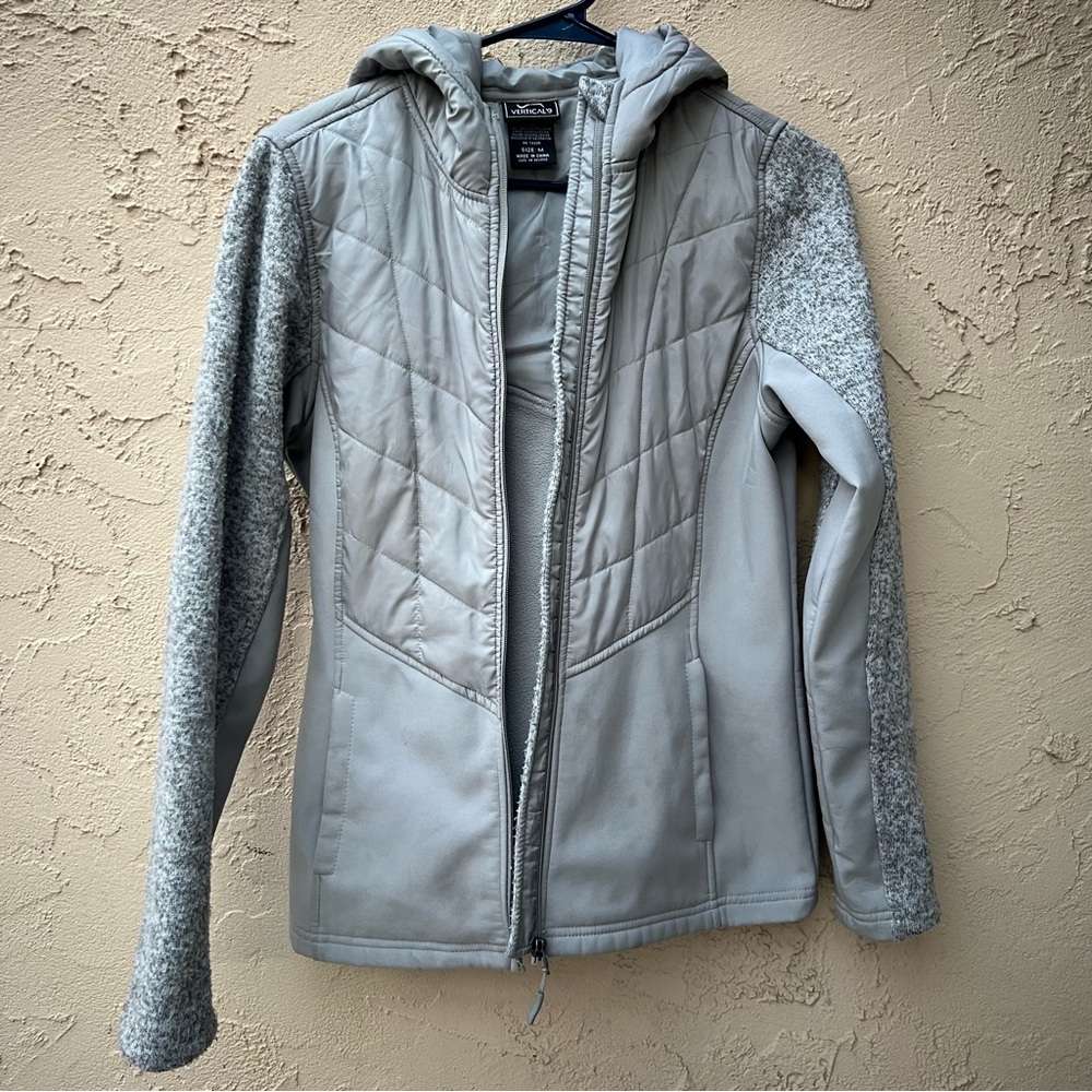 Vertical ‘9 - Light gray jacket; size M
